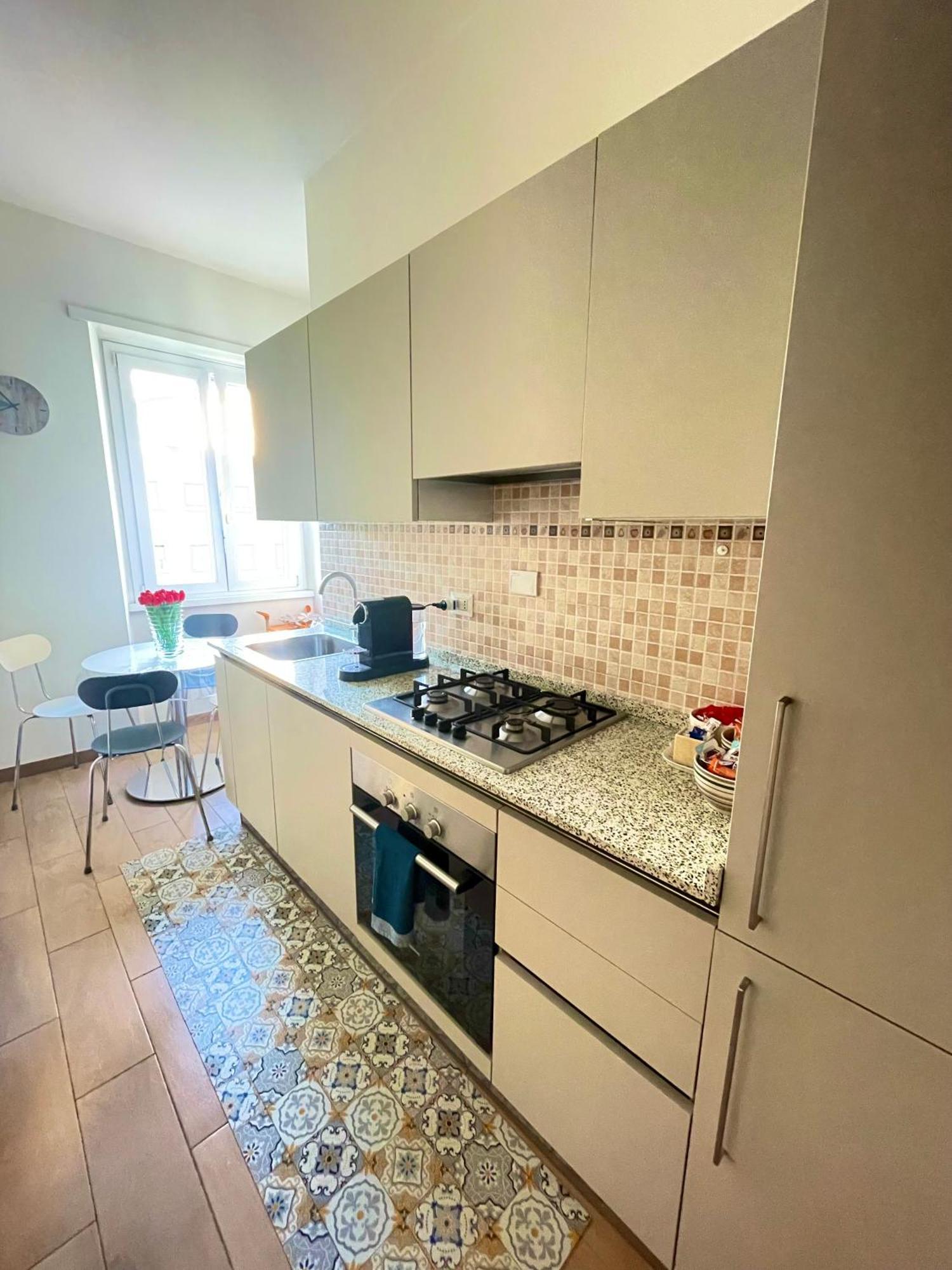 Lucens Domus Appartamento Roma Quartiere Trieste - Vicino Metro B1 - エクステリア 写真
